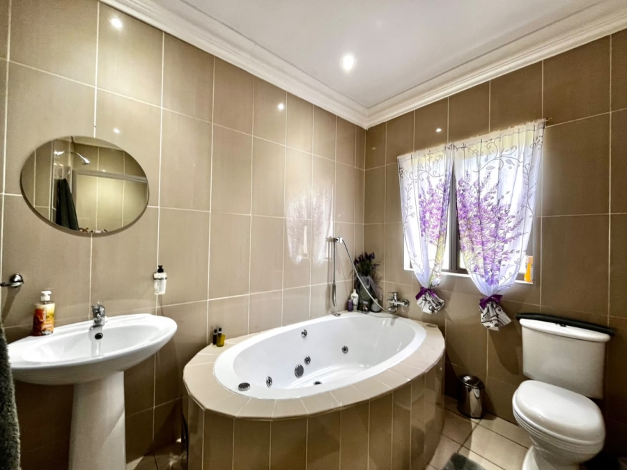 4 Bedroom Property for Sale in Buffelsfontein A H North West